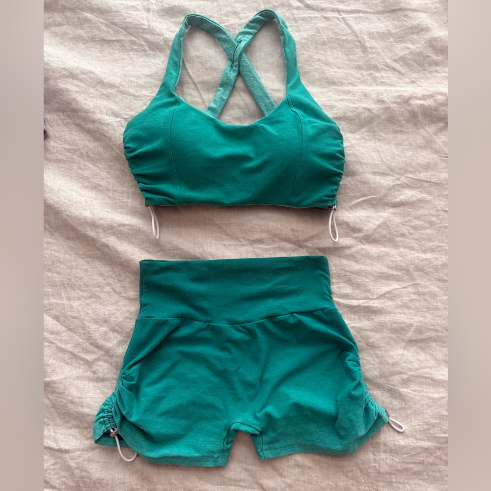 Bombshell Sportswear green slight hombre Athletic Shorts Set.